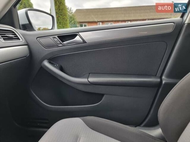 Белый Фольксваген Джетта, объемом двигателя 1.4 л и пробегом 164 тыс. км за 9999 $, фото 62 на Automoto.ua