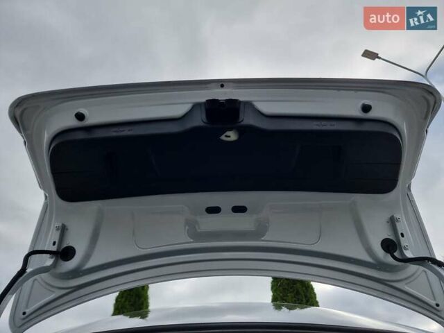 Белый Фольксваген Джетта, объемом двигателя 1.4 л и пробегом 164 тыс. км за 9999 $, фото 82 на Automoto.ua