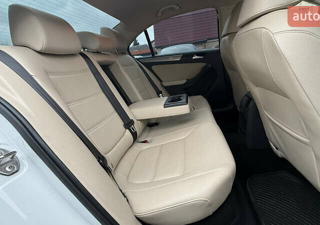 Белый Фольксваген Джетта, объемом двигателя 1.4 л и пробегом 149 тыс. км за 11500 $, фото 26 на Automoto.ua