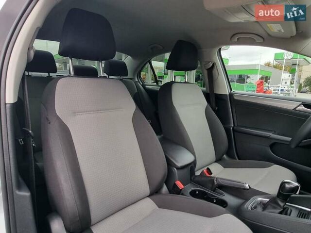 Белый Фольксваген Джетта, объемом двигателя 1.4 л и пробегом 164 тыс. км за 9999 $, фото 66 на Automoto.ua