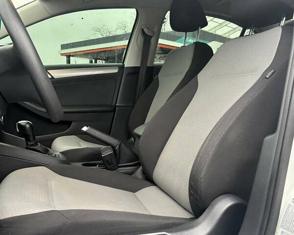 Белый Фольксваген Джетта, объемом двигателя 1.4 л и пробегом 120 тыс. км за 10900 $, фото 8 на Automoto.ua