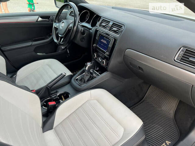 Белый Фольксваген Джетта, объемом двигателя 1.78 л и пробегом 140 тыс. км за 12000 $, фото 7 на Automoto.ua