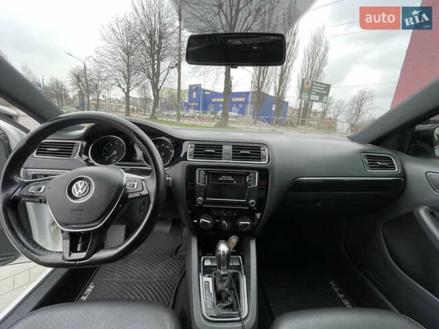 Белый Фольксваген Джетта, объемом двигателя 1.8 л и пробегом 118 тыс. км за 10000 $, фото 31 на Automoto.ua