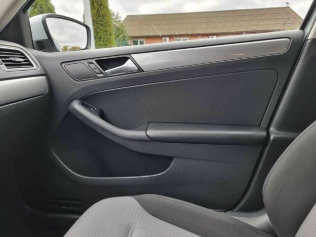 Белый Фольксваген Джетта, объемом двигателя 1.4 л и пробегом 164 тыс. км за 9999 $, фото 11 на Automoto.ua