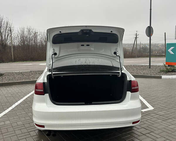 Белый Фольксваген Джетта, объемом двигателя 1.4 л и пробегом 120 тыс. км за 10900 $, фото 5 на Automoto.ua