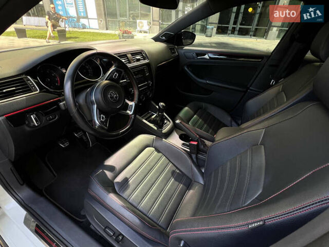 Белый Фольксваген Джетта, объемом двигателя 1.98 л и пробегом 82 тыс. км за 13500 $, фото 12 на Automoto.ua