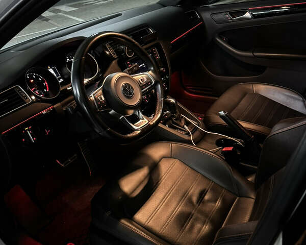 Фольксваген Джетта 2017 в Киеве на Automoto.ua Белый Фольксваген Джетта, объемом двигателя 2 л и пробегом 143 тыс. км за 14000 $, фото 8 на Automoto.ua