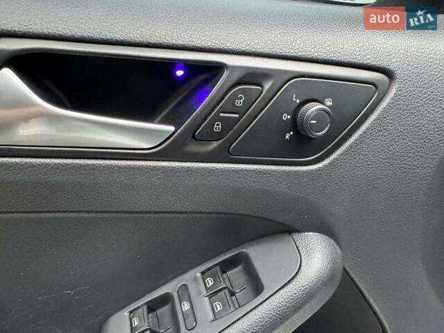 Білий Фольксваген Джетта, об'ємом двигуна 1.4 л та пробігом 146 тис. км за 10999 $, фото 16 на Automoto.ua