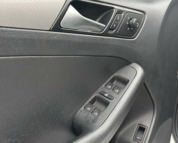 Белый Фольксваген Джетта, объемом двигателя 1.4 л и пробегом 120 тыс. км за 10900 $, фото 7 на Automoto.ua