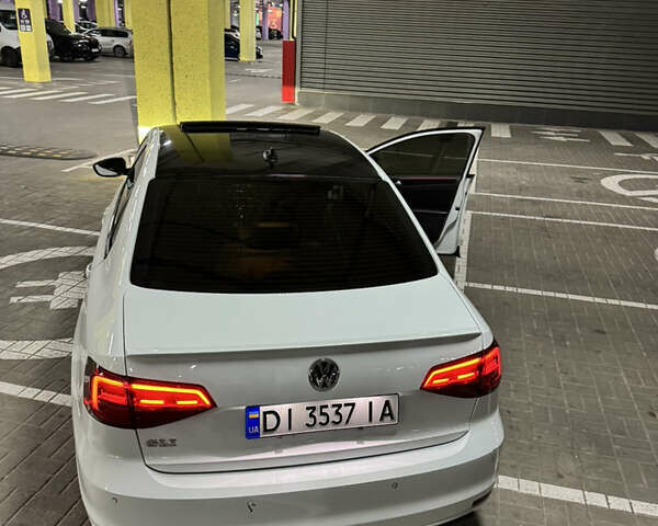 Фольксваген Джетта 2017 в Киеве на Automoto.ua Белый Фольксваген Джетта, объемом двигателя 2 л и пробегом 143 тыс. км за 14000 $, фото 6 на Automoto.ua