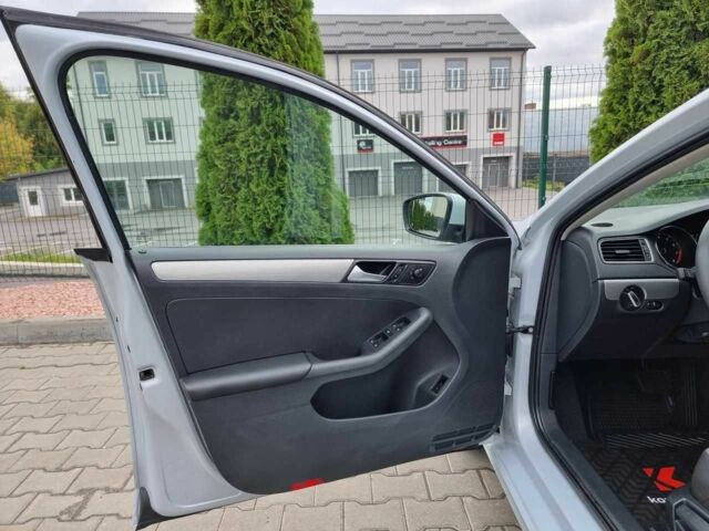 Белый Фольксваген Джетта, объемом двигателя 1.4 л и пробегом 164 тыс. км за 9999 $, фото 12 на Automoto.ua