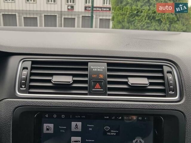 Белый Фольксваген Джетта, объемом двигателя 1.4 л и пробегом 164 тыс. км за 9999 $, фото 51 на Automoto.ua