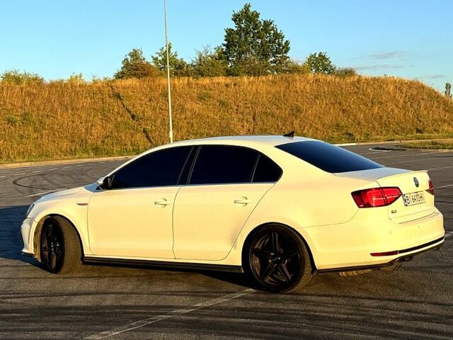 Белый Фольксваген Джетта, объемом двигателя 2 л и пробегом 204 тыс. км за 13000 $, фото 3 на Automoto.ua