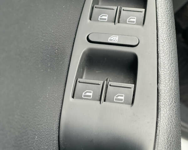 Белый Фольксваген Джетта, объемом двигателя 1.8 л и пробегом 118 тыс. км за 10000 $, фото 14 на Automoto.ua