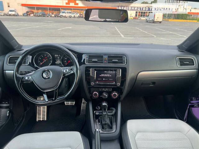 Белый Фольксваген Джетта, объемом двигателя 1.78 л и пробегом 140 тыс. км за 12000 $, фото 9 на Automoto.ua