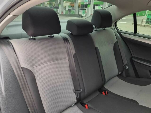 Белый Фольксваген Джетта, объемом двигателя 1.4 л и пробегом 164 тыс. км за 9999 $, фото 13 на Automoto.ua