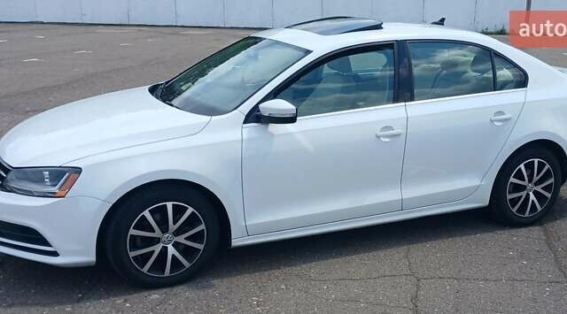 Белый Фольксваген Джетта, объемом двигателя 1.4 л и пробегом 156 тыс. км за 10499 $, фото 1 на Automoto.ua