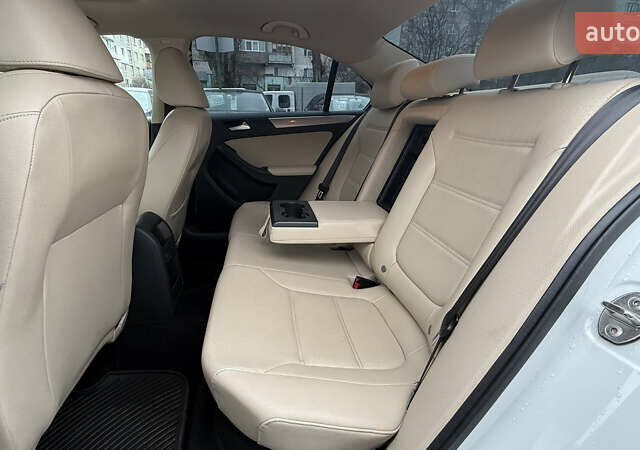 Белый Фольксваген Джетта, объемом двигателя 1.4 л и пробегом 149 тыс. км за 11500 $, фото 22 на Automoto.ua