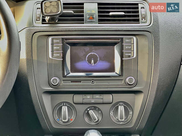 Фольксваген Джетта 2017 в Киеве на Automoto.ua Белый Фольксваген Джетта, объемом двигателя 1.4 л и пробегом 190 тыс. км за 9200 $, фото 11 на Automoto.ua