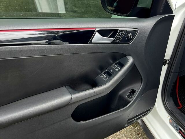 Білий Фольксваген Джетта, об'ємом двигуна 2 л та пробігом 206 тис. км за 12400 $, фото 6 на Automoto.ua