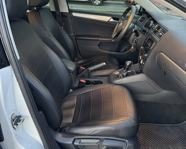 Белый Фольксваген Джетта, объемом двигателя 1.4 л и пробегом 63 тыс. км за 11000 $, фото 11 на Automoto.ua