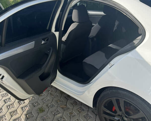 Белый Фольксваген Джетта, объемом двигателя 1.39 л и пробегом 119 тыс. км за 12400 $, фото 18 на Automoto.ua