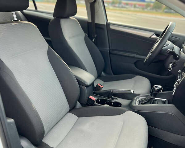 Фольксваген Джетта 2017 в Киеве на Automoto.ua Белый Фольксваген Джетта, объемом двигателя 1.4 л и пробегом 190 тыс. км за 9200 $, фото 15 на Automoto.ua