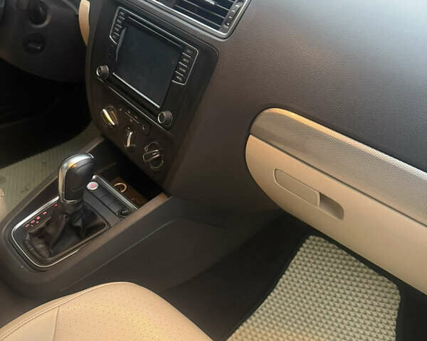 Белый Фольксваген Джетта, объемом двигателя 1.4 л и пробегом 138 тыс. км за 12300 $, фото 14 на Automoto.ua