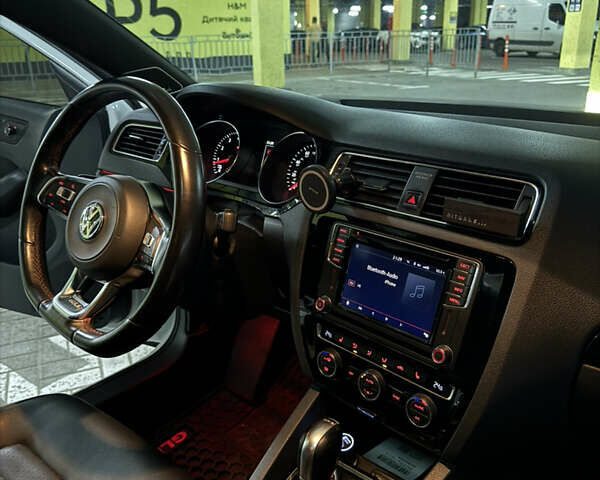 Фольксваген Джетта 2017 в Киеве на Automoto.ua Белый Фольксваген Джетта, объемом двигателя 2 л и пробегом 143 тыс. км за 14000 $, фото 17 на Automoto.ua