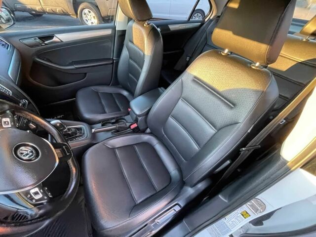 Фольксваген Джетта 2017 в Ивано-Франковске на Automoto.ua Белый Фольксваген Джетта, объемом двигателя 1.4 л и пробегом 63 тыс. км за 9800 $, фото 6 на Automoto.ua