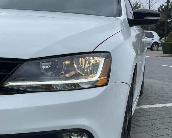 Белый Фольксваген Джетта, объемом двигателя 1.8 л и пробегом 118 тыс. км за 10000 $, фото 22 на Automoto.ua