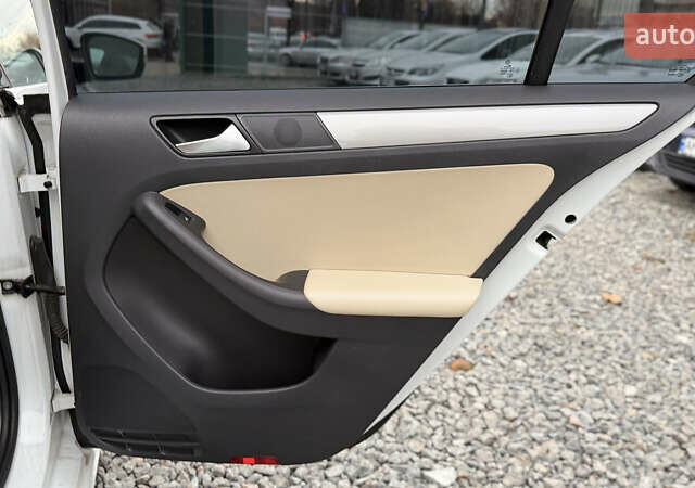 Белый Фольксваген Джетта, объемом двигателя 1.4 л и пробегом 149 тыс. км за 11500 $, фото 25 на Automoto.ua