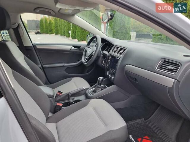 Белый Фольксваген Джетта, объемом двигателя 1.4 л и пробегом 164 тыс. км за 9999 $, фото 64 на Automoto.ua