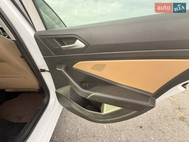 Белый Фольксваген Джетта, объемом двигателя 1.4 л и пробегом 180 тыс. км за 15999 $, фото 10 на Automoto.ua