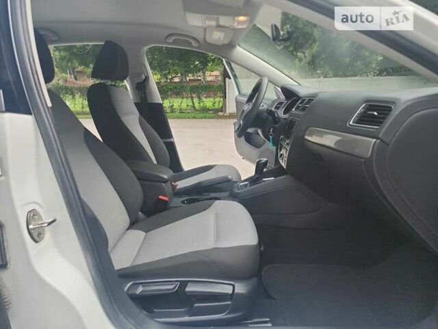 Белый Фольксваген Джетта, объемом двигателя 1.4 л и пробегом 105 тыс. км за 3000 $, фото 24 на Automoto.ua