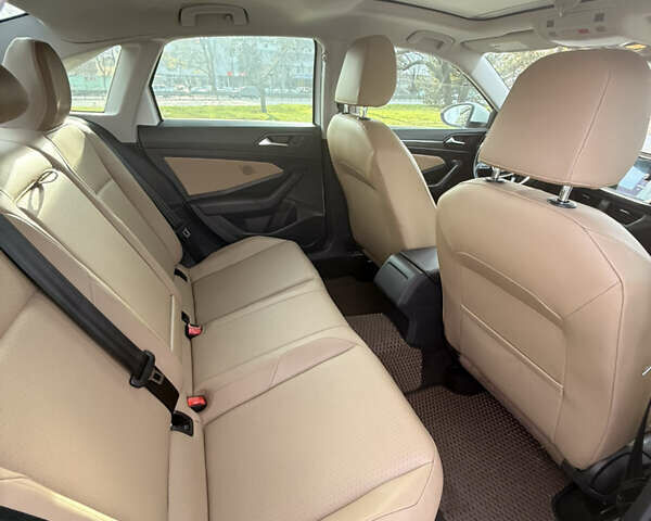 Белый Фольксваген Джетта, объемом двигателя 1.4 л и пробегом 180 тыс. км за 15999 $, фото 7 на Automoto.ua