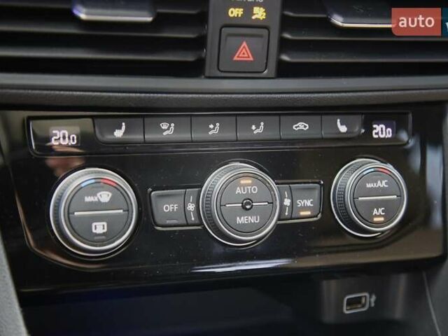 Белый Фольксваген Джетта, объемом двигателя 1.4 л и пробегом 152 тыс. км за 15000 $, фото 17 на Automoto.ua