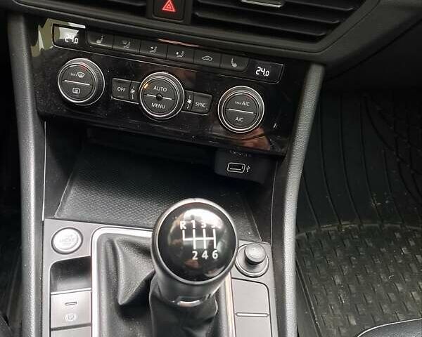 Белый Фольксваген Джетта, объемом двигателя 1.4 л и пробегом 105 тыс. км за 15100 $, фото 6 на Automoto.ua