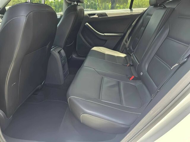 Белый Фольксваген Джетта, объемом двигателя 1.8 л и пробегом 43 тыс. км за 8000 $, фото 12 на Automoto.ua