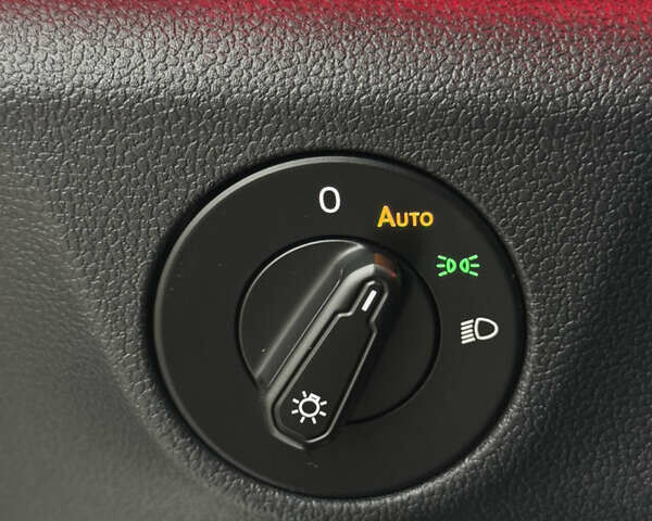 Белый Фольксваген Джетта, объемом двигателя 1.4 л и пробегом 87 тыс. км за 15999 $, фото 27 на Automoto.ua