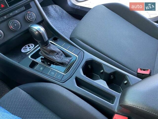 Белый Фольксваген Джетта, объемом двигателя 1.4 л и пробегом 129 тыс. км за 13999 $, фото 27 на Automoto.ua