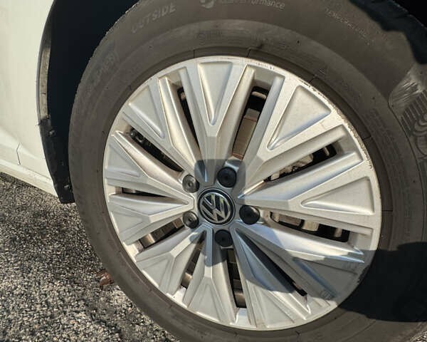 Белый Фольксваген Джетта, объемом двигателя 1.4 л и пробегом 131 тыс. км за 13914 $, фото 25 на Automoto.ua