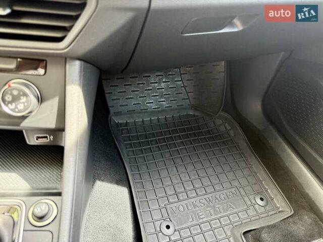 Белый Фольксваген Джетта, объемом двигателя 1.4 л и пробегом 71 тыс. км за 15000 $, фото 21 на Automoto.ua