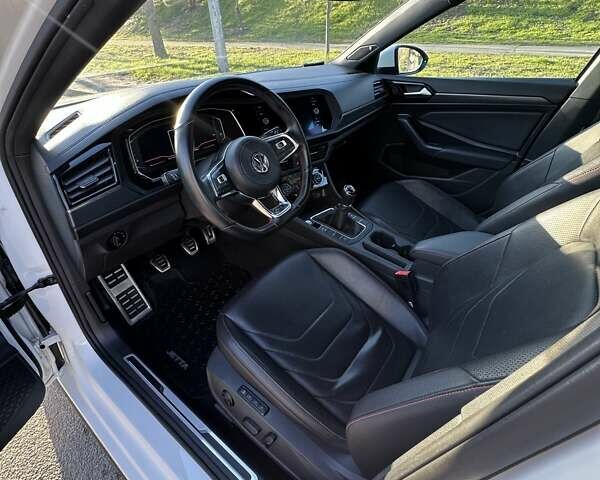 Белый Фольксваген Джетта, объемом двигателя 2 л и пробегом 30 тыс. км за 16000 $, фото 23 на Automoto.ua