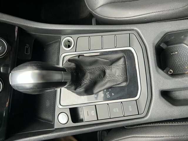 Білий Фольксваген Джетта, об'ємом двигуна 1.4 л та пробігом 180 тис. км за 13300 $, фото 20 на Automoto.ua