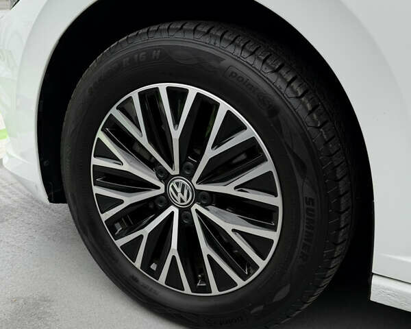 Белый Фольксваген Джетта, объемом двигателя 1.4 л и пробегом 55 тыс. км за 18000 $, фото 7 на Automoto.ua