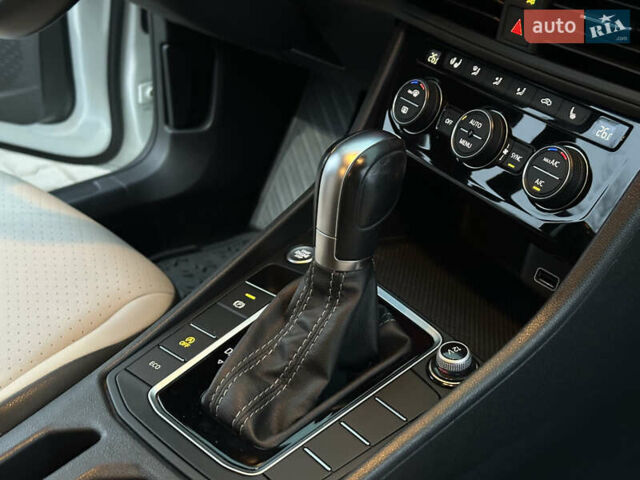 Білий Фольксваген Джетта, об'ємом двигуна 1.4 л та пробігом 83 тис. км за 16000 $, фото 19 на Automoto.ua