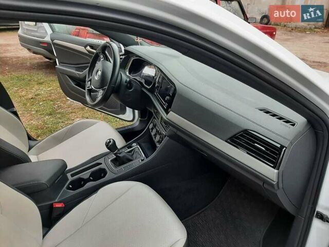 Білий Фольксваген Джетта, об'ємом двигуна 1.4 л та пробігом 39 тис. км за 15500 $, фото 5 на Automoto.ua