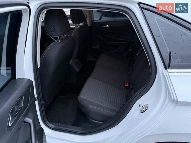 Білий Фольксваген Джетта, об'ємом двигуна 1.5 л та пробігом 110 тис. км за 19999 $, фото 22 на Automoto.ua