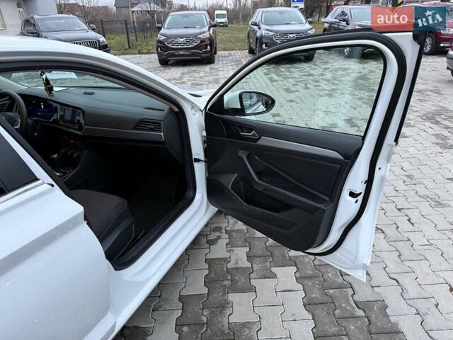 Білий Фольксваген Джетта, об'ємом двигуна 1.5 л та пробігом 110 тис. км за 19999 $, фото 28 на Automoto.ua
